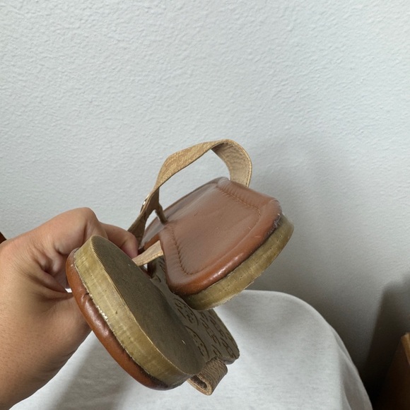 Tory Burch Women’s Flat Faux Snake Reptile Tan Logo Flat Thong Sandals Size 7.5 - Picture 7 of 13